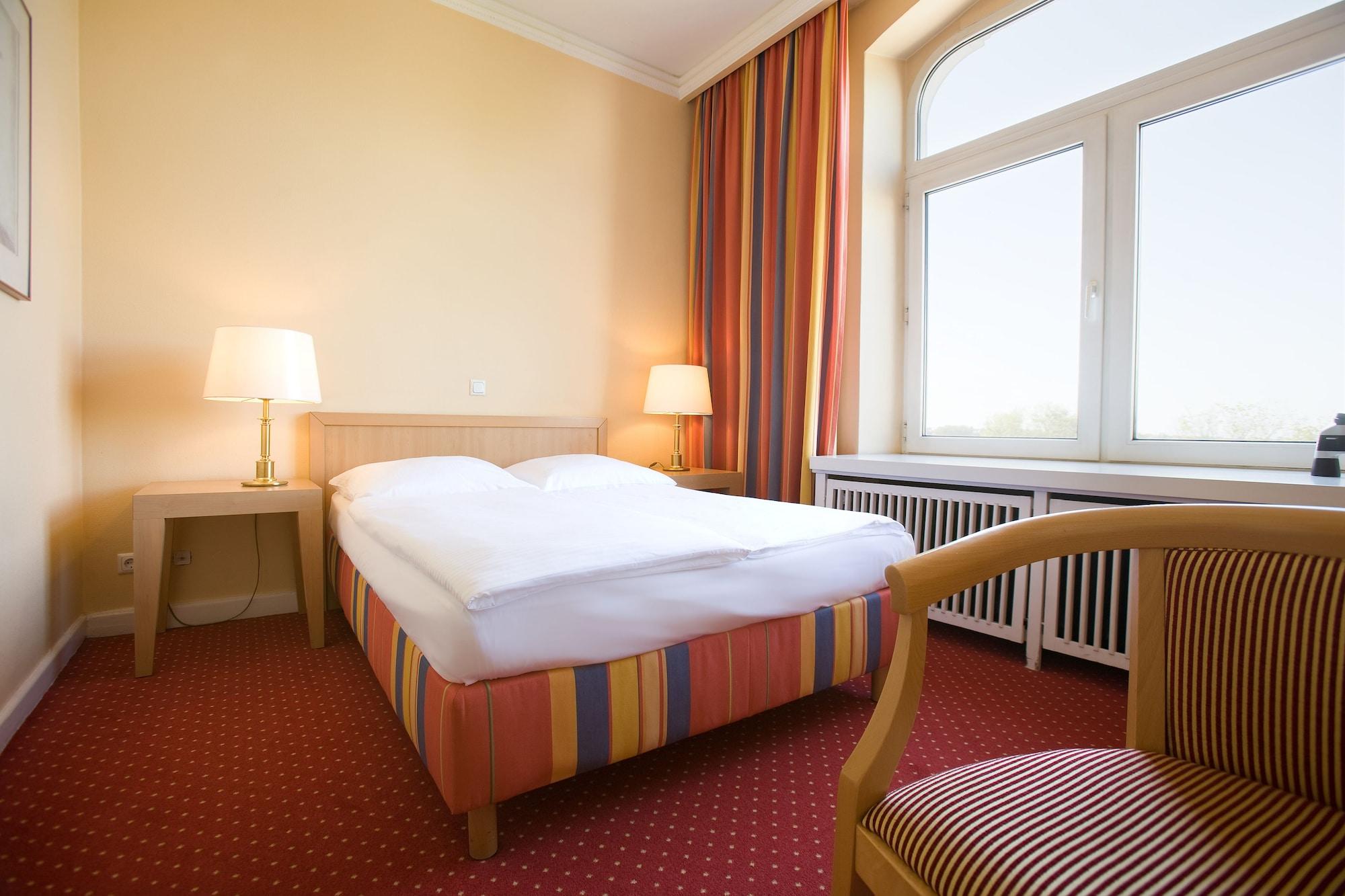 Relexa Hotel Bellevue An Der Alster Hamburg Room photo