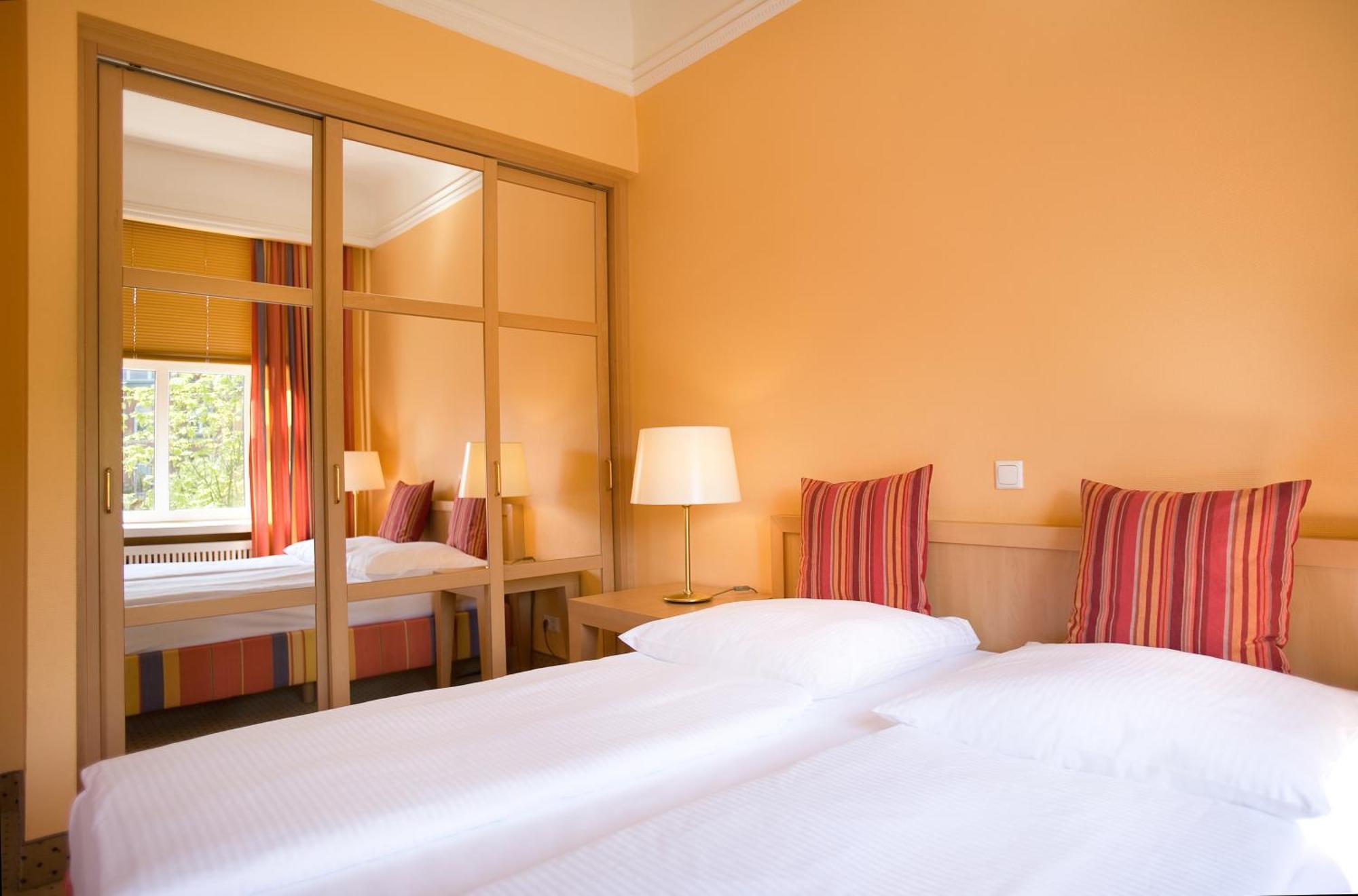 Relexa Hotel Bellevue An Der Alster Hamburg Room photo