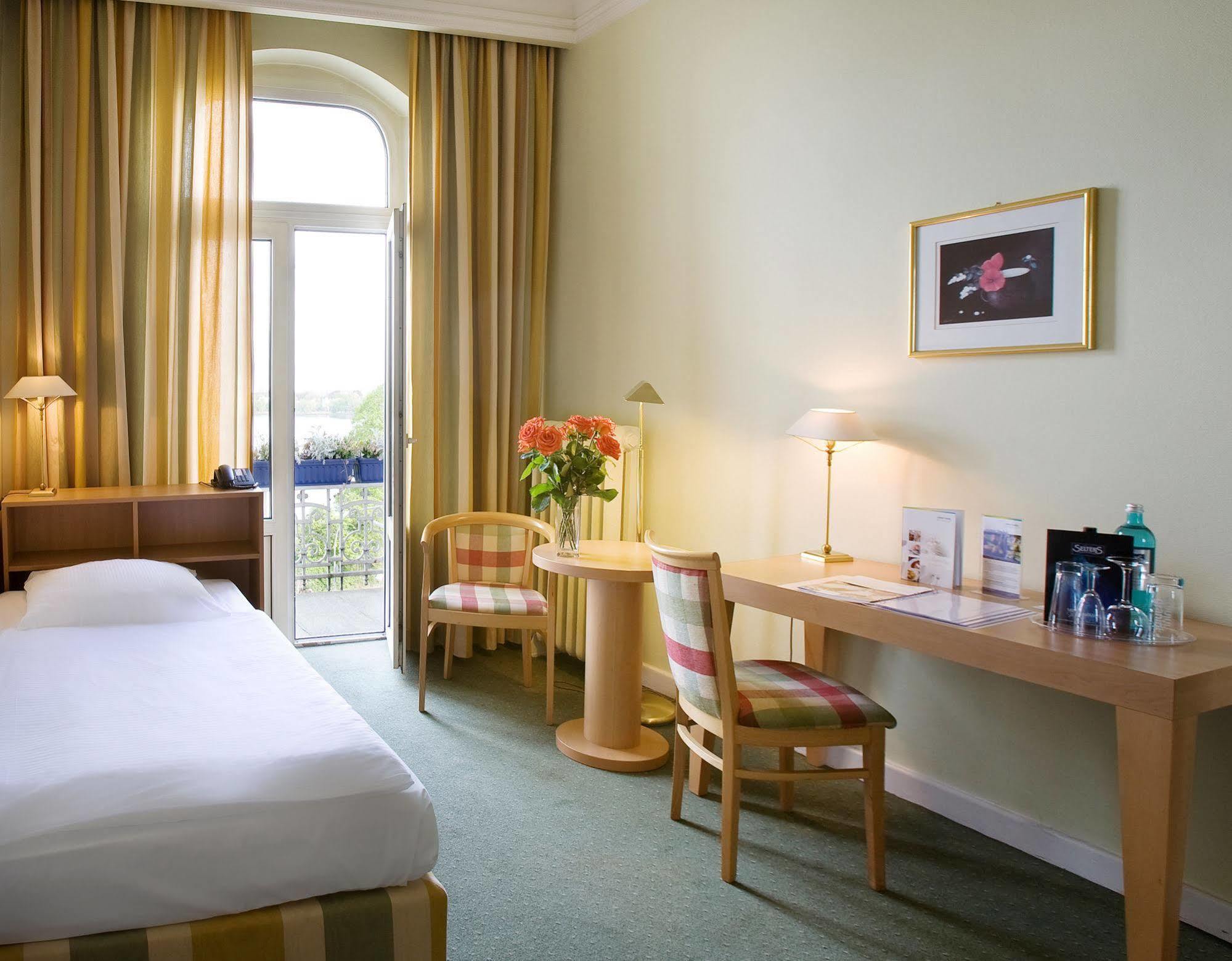 Relexa Hotel Bellevue An Der Alster Hamburg Exterior photo